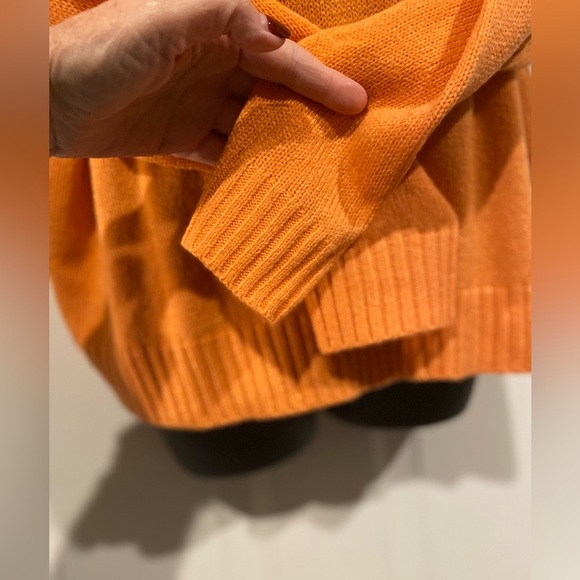 H & M Divided~Bright Orange~Acrylic~Knit~Scoop Neck~Pullover~Sweater~Size L - Picture 4 of 11
